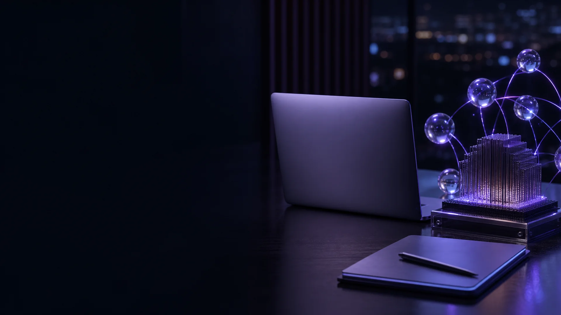 Entwickler arbeitet remote an KI-Modell – abstraktes neuronales Netz im Hintergrund auf Dual-Monitor